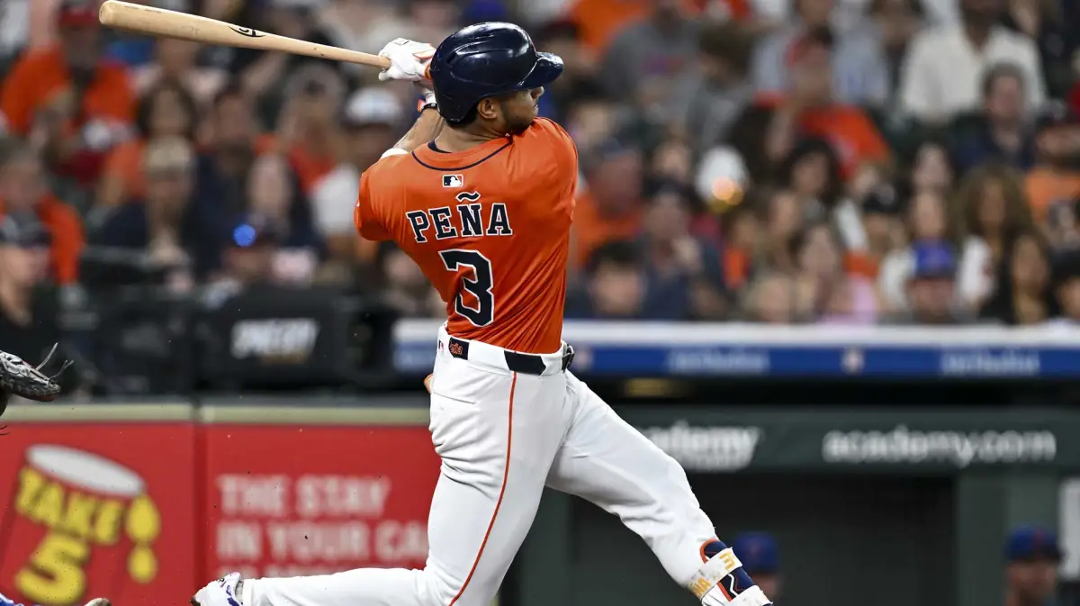 Astros shortstop Jeremy Pena takes another step toward injury